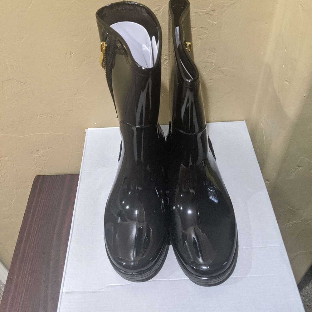 NEVER WORN - Kenneth Cole (Size 8) Black Rain Boots